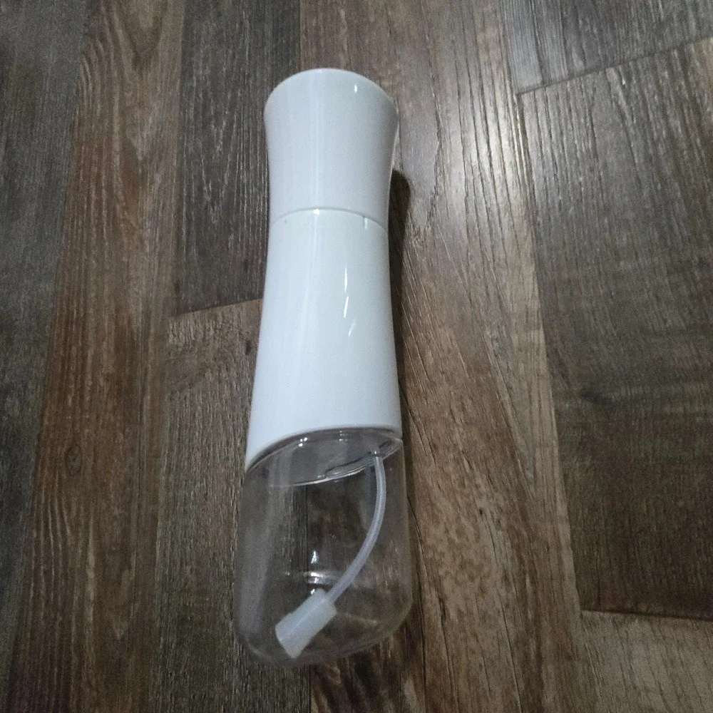 Pampered Chef Kitchen Spritzer Oil Dispenser  White Clear Modern Pump